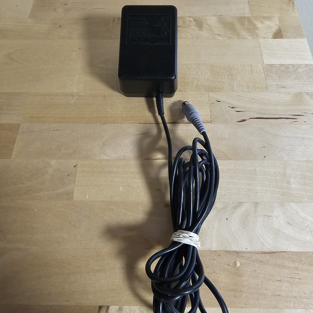 Genuine‎ OEM Nintendo AC Adapter Model SNS-002 Input 120 VAC Output 10 VDC 850mA